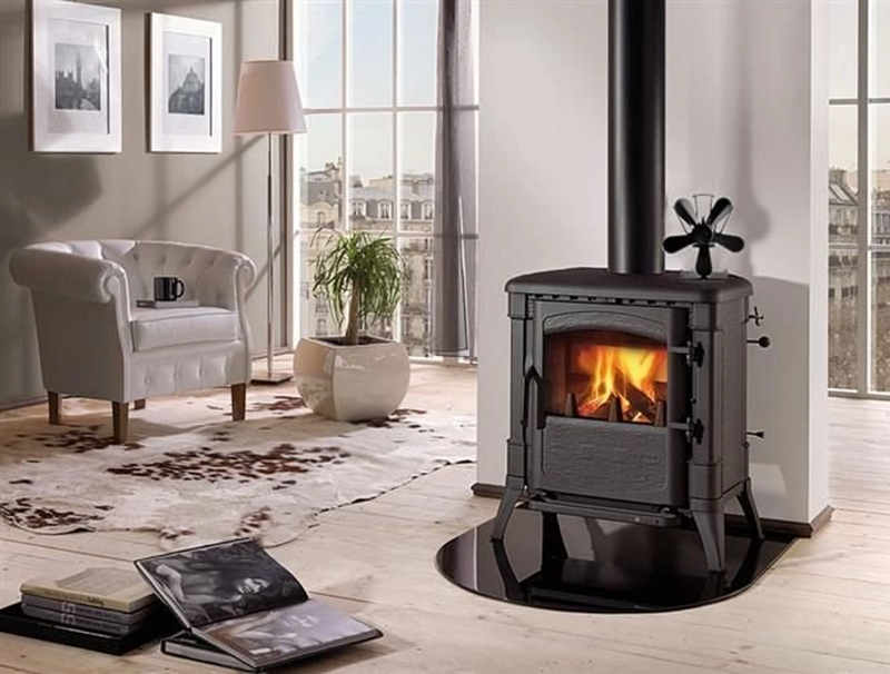 Praktický krbový teplovzdušný ventilátor